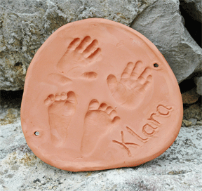 Türschild Kinderfüsse - hergestellt in einem Kindergarten